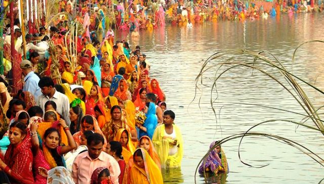 chhath-puja-2018-listening-to-these-songs-will-stir-your-mind-with-devotion