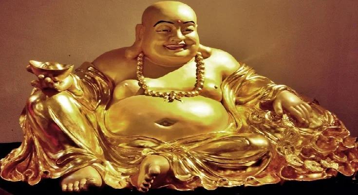 लाफिंग बुद्धा की मूर्ति