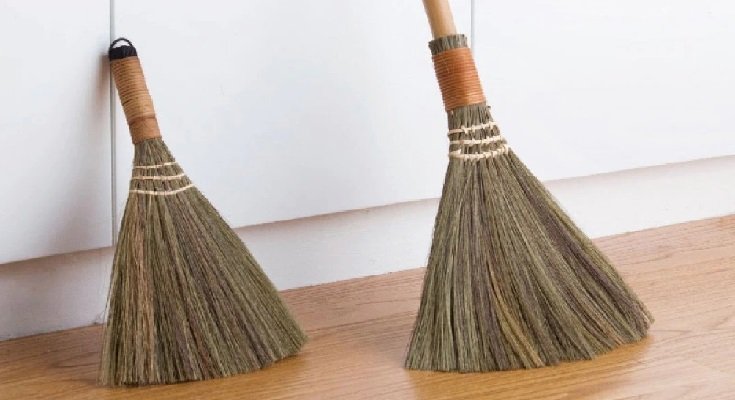 शाम को झाड़ू लगाना