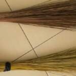 बेड के नीचे झाड़ू रखना चाहिए या नहीं?