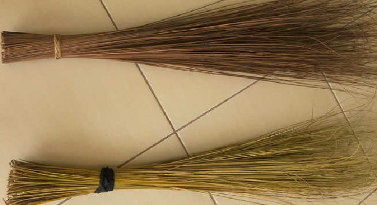 बेड के नीचे झाड़ू रखना चाहिए या नहीं?