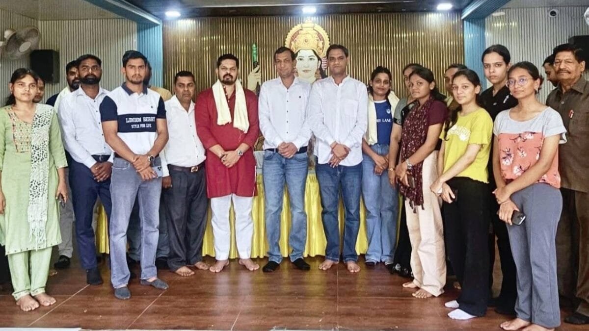 फरीदाबाद में धीरज शर्मा ने किया हेल्थ कैंप का उद्घाटन